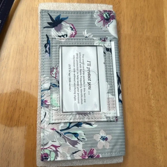 Vera Bradley Crossbody - Picture 2 of 4